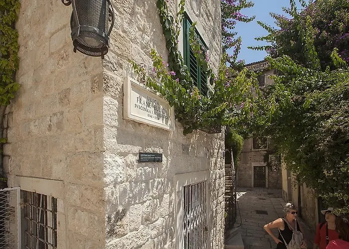 Dioklecian Wall Guest house 2*